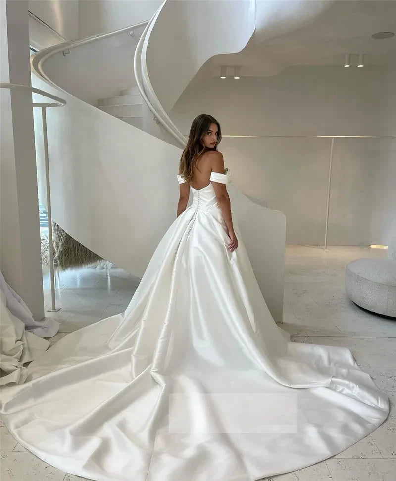 Vestido de novia de satén sin espalda