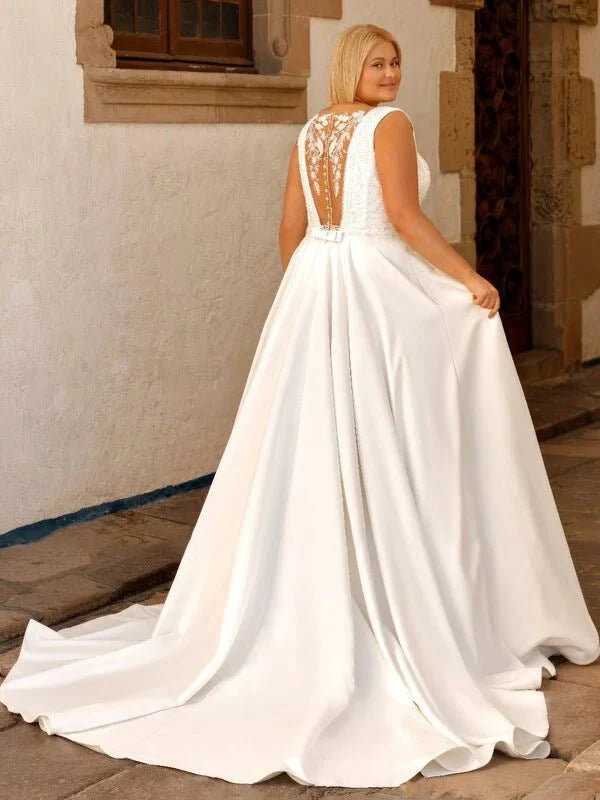 robe-de-mariee-en-satin-curvy