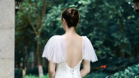 voile-de-mariee-court-pose-sur-lepaule-pour-un-anniversaire-de-30-ans-de-mariage