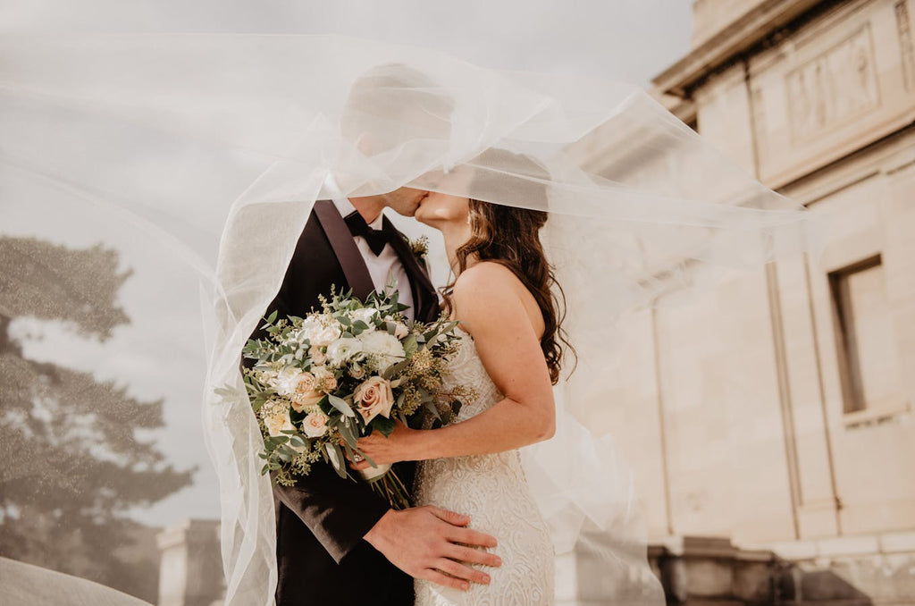 Mạng che mặt nào phù hợp với váy cưới nào: lời khuyên và nguồn cảm hứng 