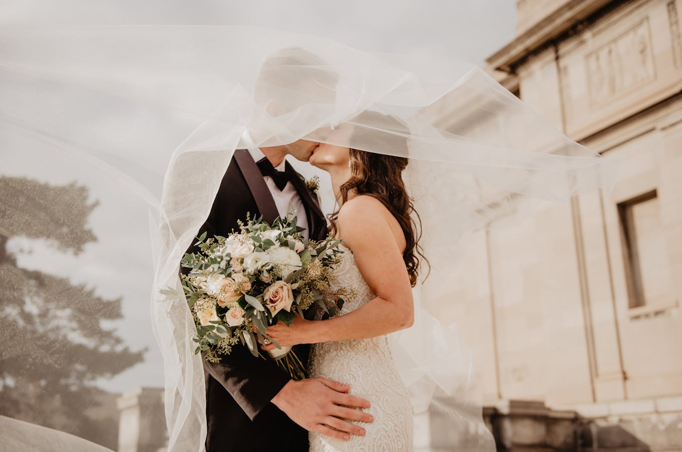 comment-feliciter-pour-un-mariage-les-meilleures-idees-pour-marquer-le-coup-avec-style