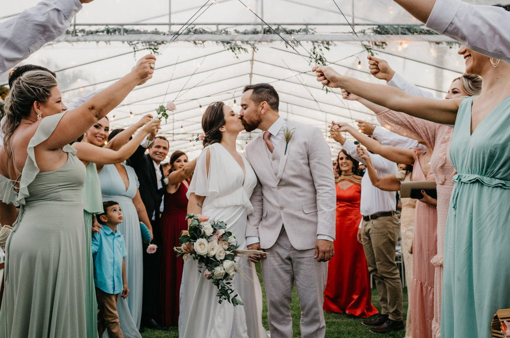 Wie viel sollte man bei einer Hochzeit schenken? Der Leitfaden, um Peinlichkeiten zu vermeiden und Braut und Bräutigam zufriedenzustellen
