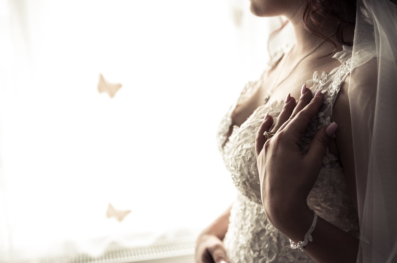 combien-coute-une-robe-de-mariee-sur-mesure-spoiler-ca-depend-mais-on-va-vous-aider-a-y-voir-clair