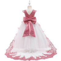 robe-de-princesse-avec-traine-pour-petite-fille