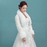 bolero-en-fausse-fourrure-pour-mariage