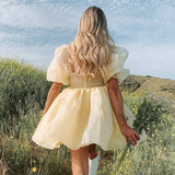 robe-princesse-femme-jaune-courte