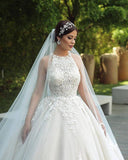 robe-de-mariee-princesse-dentelle-longue-traine