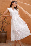robe-blanche-ajouree-invitee-mariage