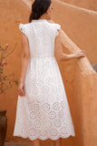 robe-blanche-ajouree-invitee-mariage