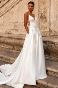 robe-de-mariee-col-en-coeur