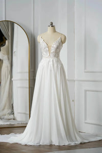 robe-de-mariee-droite-et-fluide
