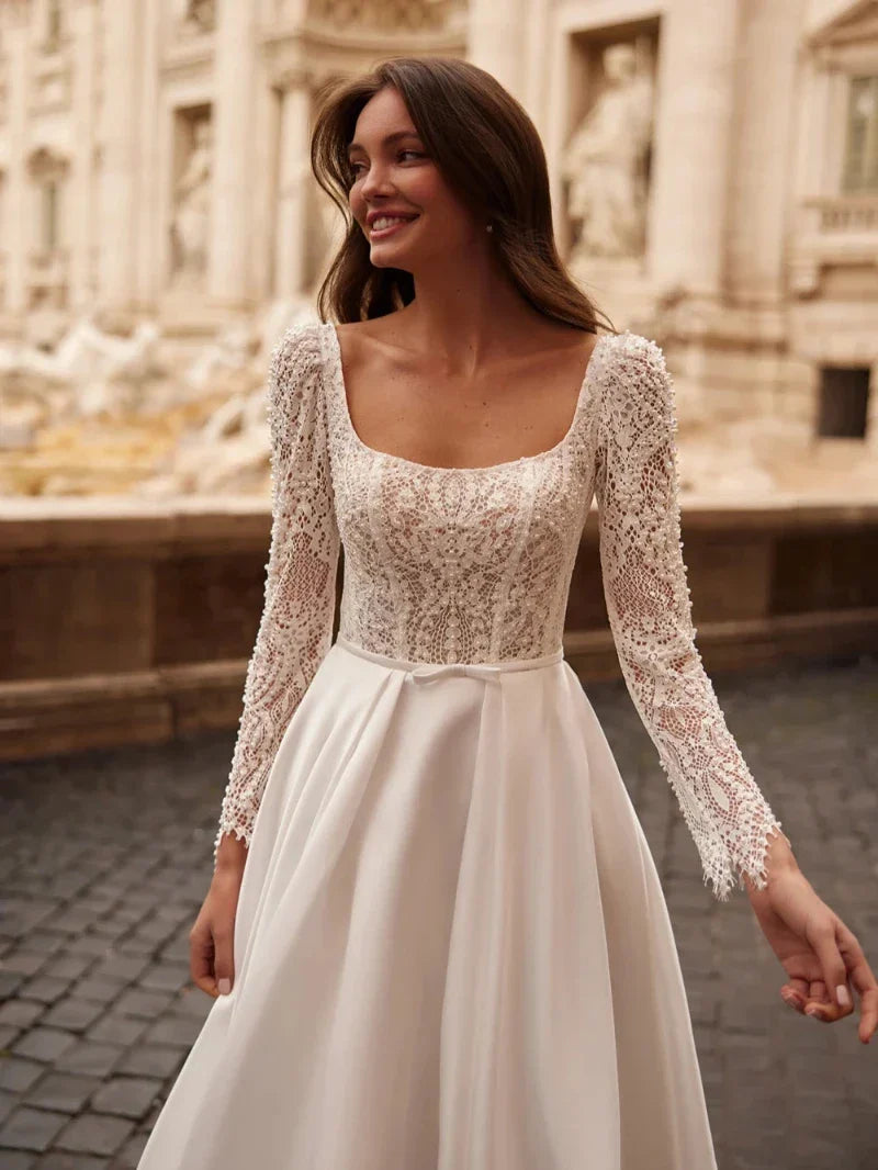 Uçuşan Saten Gelinlik