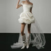 Abito da sposa corto con strascico