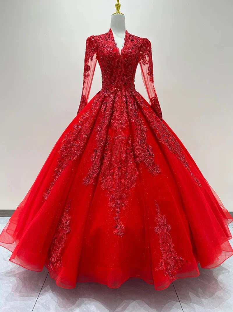 فستان زفاف من الدانتيل الأحمر