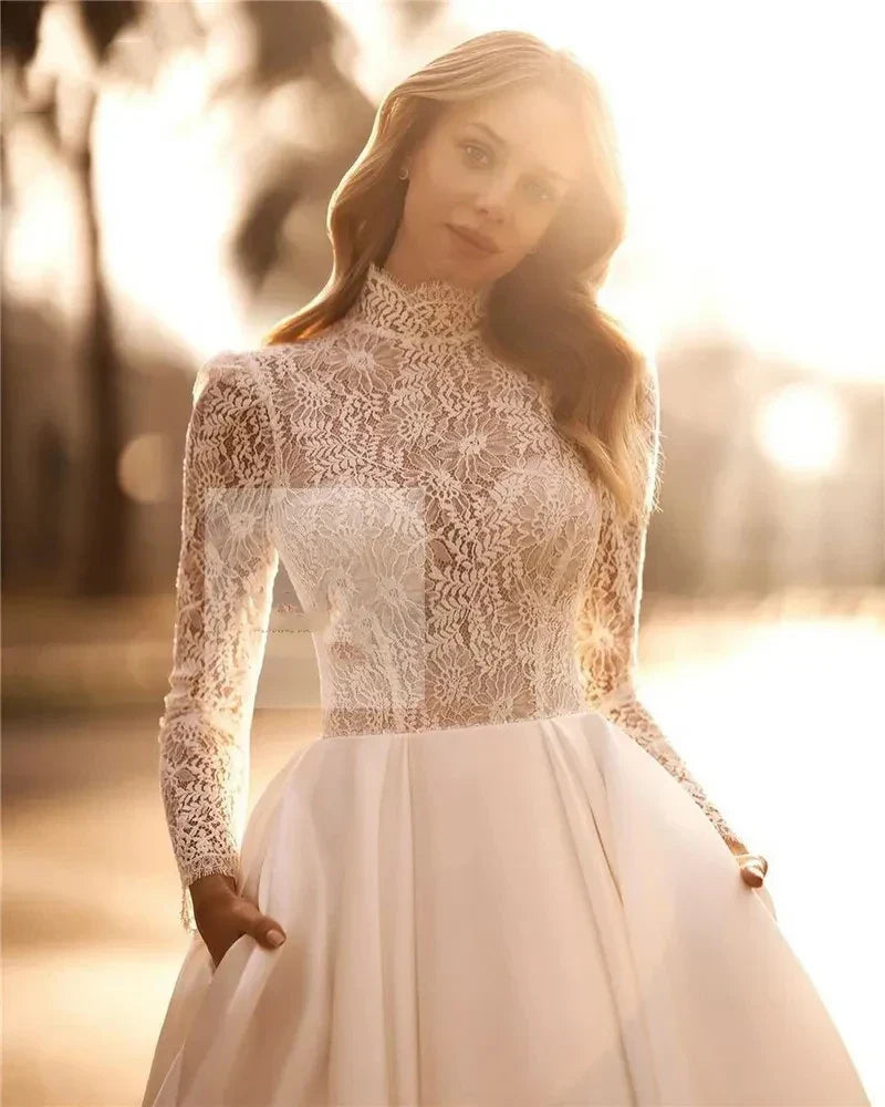 Robe de Mariée Col Montant Dentelle