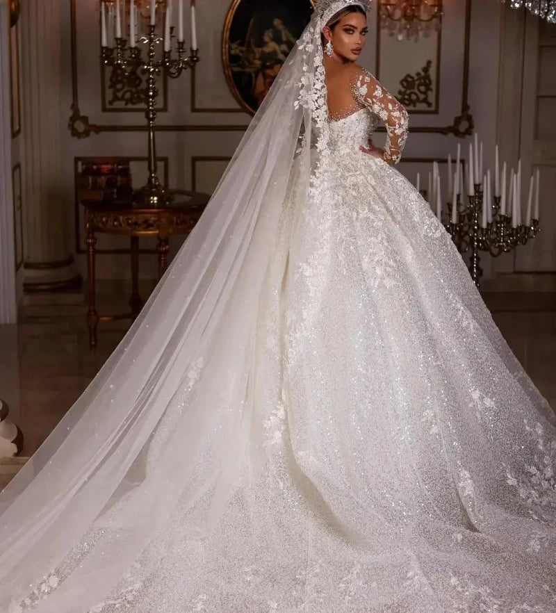 robe-de-mariee-ronde-dentelle