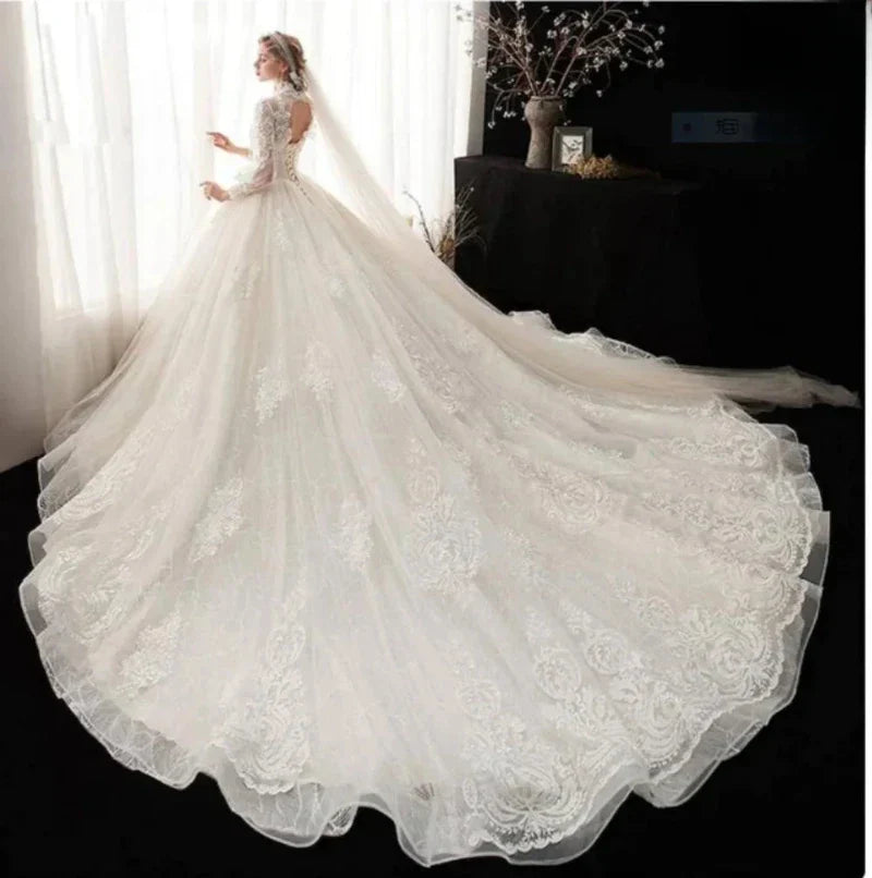 Robe de Mariée Longue Traine Dentelle