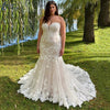Vestido de novia sin tirantes con espalda escotada