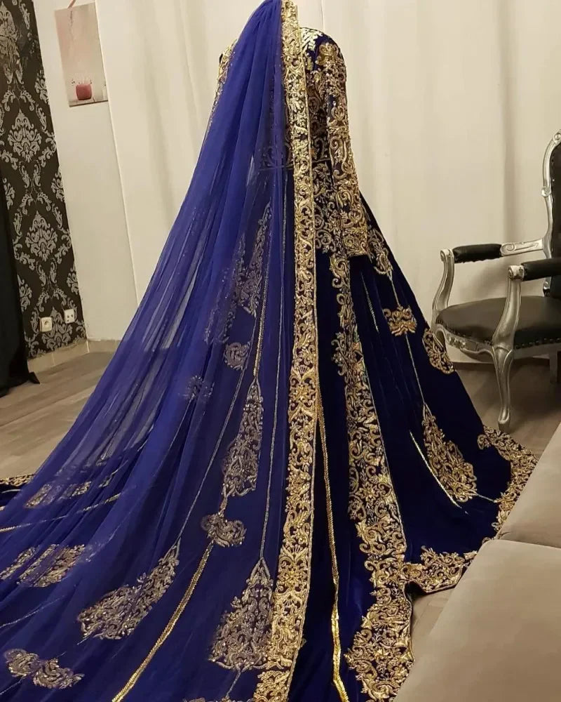 فستان زفاف من الدانتيل الأزرق