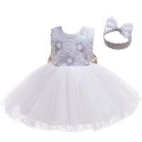 bebe-18-mois-avec-robe-de-princesse