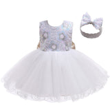 bebe-18-mois-avec-robe-de-princesse