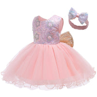 bebe-18-mois-avec-robe-de-princesse