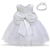 bebe-brune-robe-de-princesse