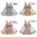 bebe-qui-porte-des-robes-de-princesse