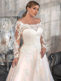 robe-de-mariage-femme-ronde-2025