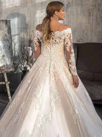 robe-de-mariage-femme-ronde-2025