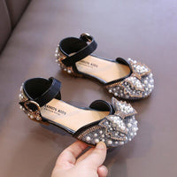 chaussure-noir-brillante-fille