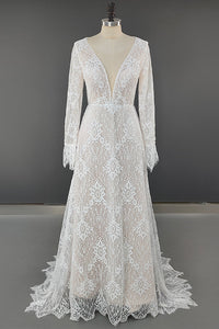 robe-de-mariee-boheme-decollete-plongeant