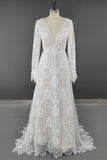 robe-de-mariee-boheme-decollete-plongeant