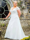 femme-ronde-en-robe-de-mariee