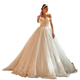 robe-blanche-forme-princesse-pour-femme