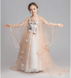 robe-ceremonie-fille-avec-traine