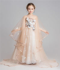robe-ceremonie-fille-avec-traine