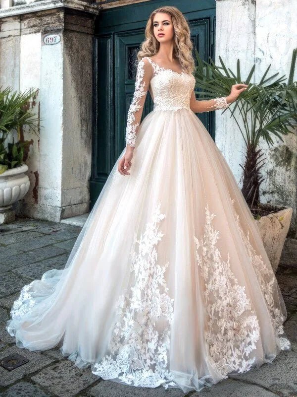 Robe de mariée princesse volumineuse manches longues