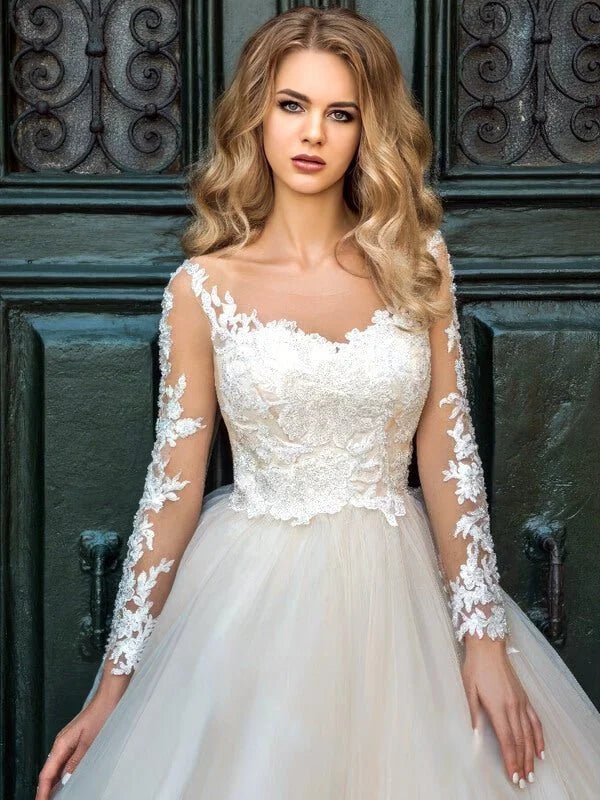 Robe de mariée princesse volumineuse manches longues