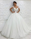 robe-de-mariee-princesse-dentelle-avec-traine