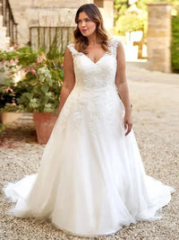 robe-de-mariee-femme-petite-et-ronde