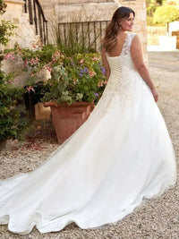 robe-de-mariee-femme-petite-et-ronde