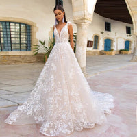 robe-de-mariee-princesse-col-en-v