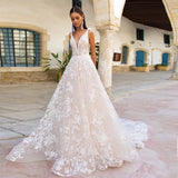 robe-de-mariee-princesse-col-en-v