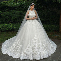 robe-de-mariee-princesse-dentelle-longue-traine