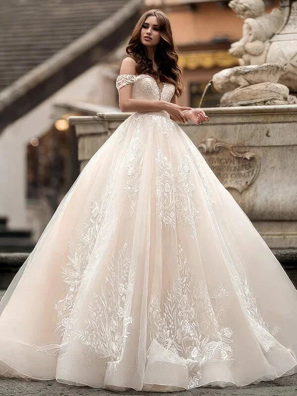 robe-de-mariee-princesse-epaule-denudee