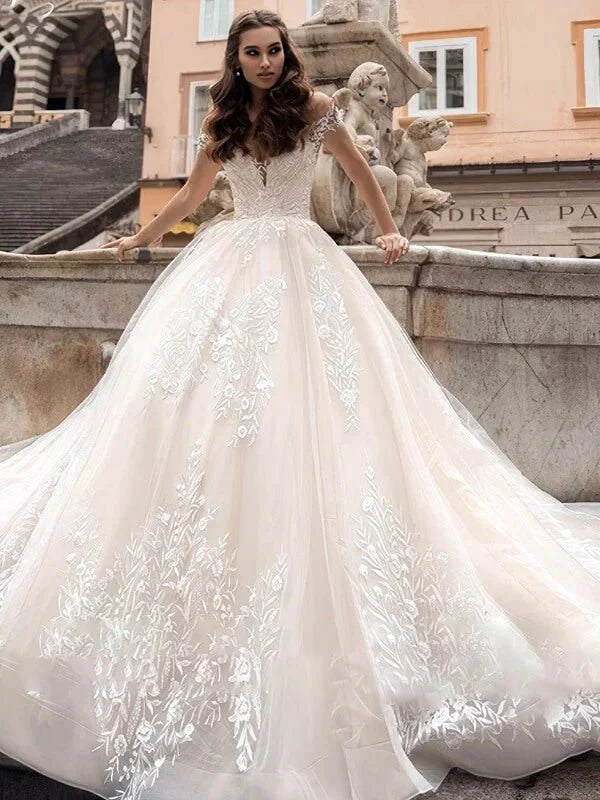 robe-de-mariee-princesse-epaule-denudee