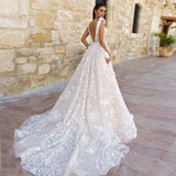 robe-de-mariee-princesse-col-en-v