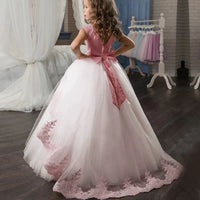 robe-de-princesse-avec-traine-pour-petite-fille