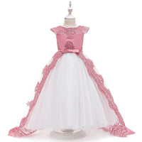 robe-de-princesse-avec-traine-pour-petite-fille
